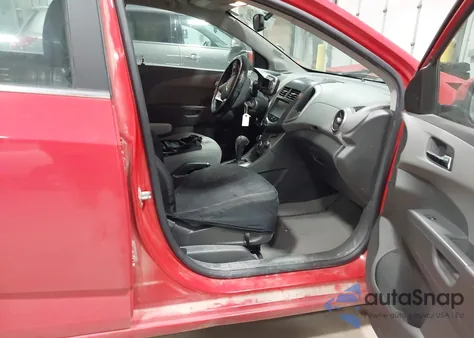 2015 Chevrolet Sonic Lt Auto z USA, uszkodzony, nr VIN 1G1JC5SB8F4156210